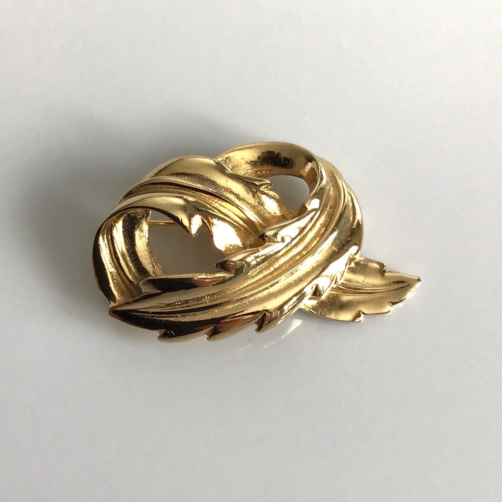Vintage Gold Tone Leaf Brooch